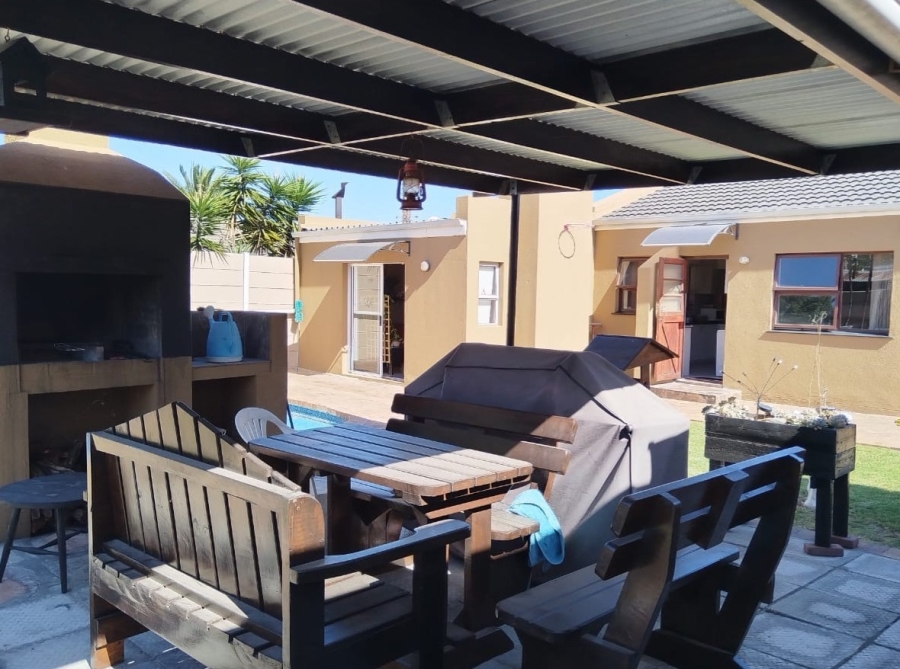 4 Bedroom Property for Sale in Bothasig Western Cape